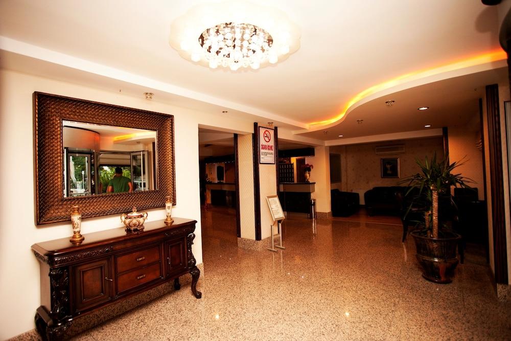 Duqqan Deluxe Hotel كوشاداسيه المظهر الخارجي الصورة