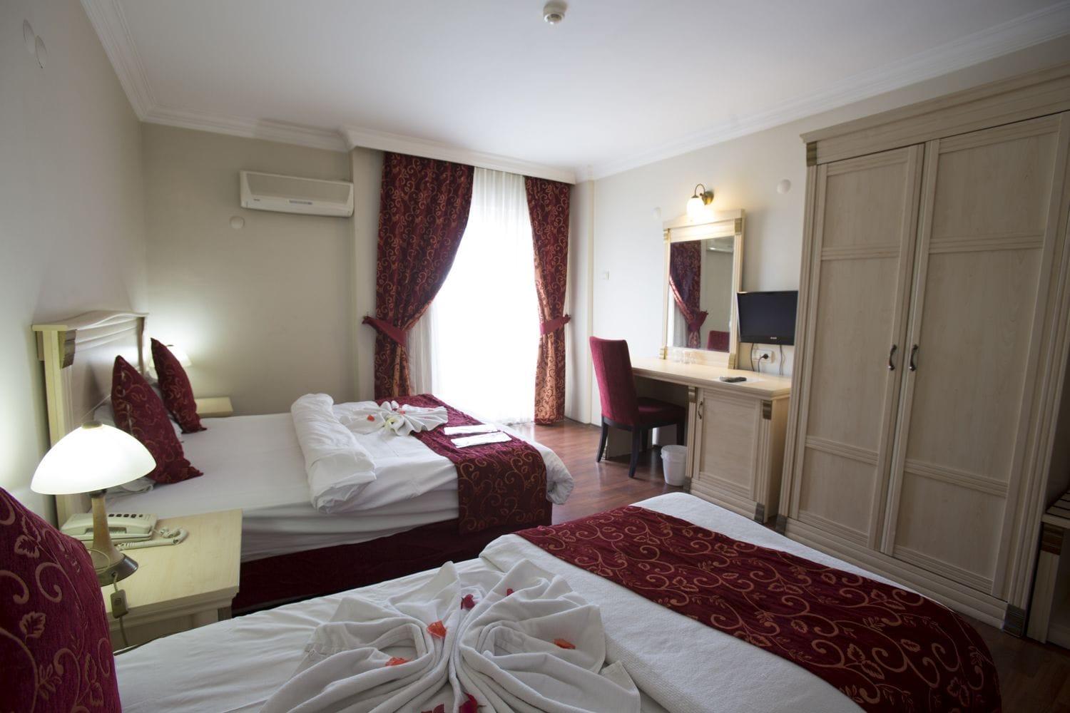 Duqqan Deluxe Hotel كوشاداسيه المظهر الخارجي الصورة