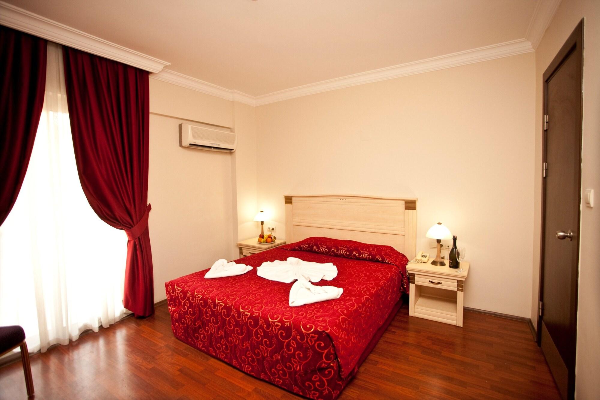 Duqqan Deluxe Hotel كوشاداسيه المظهر الخارجي الصورة