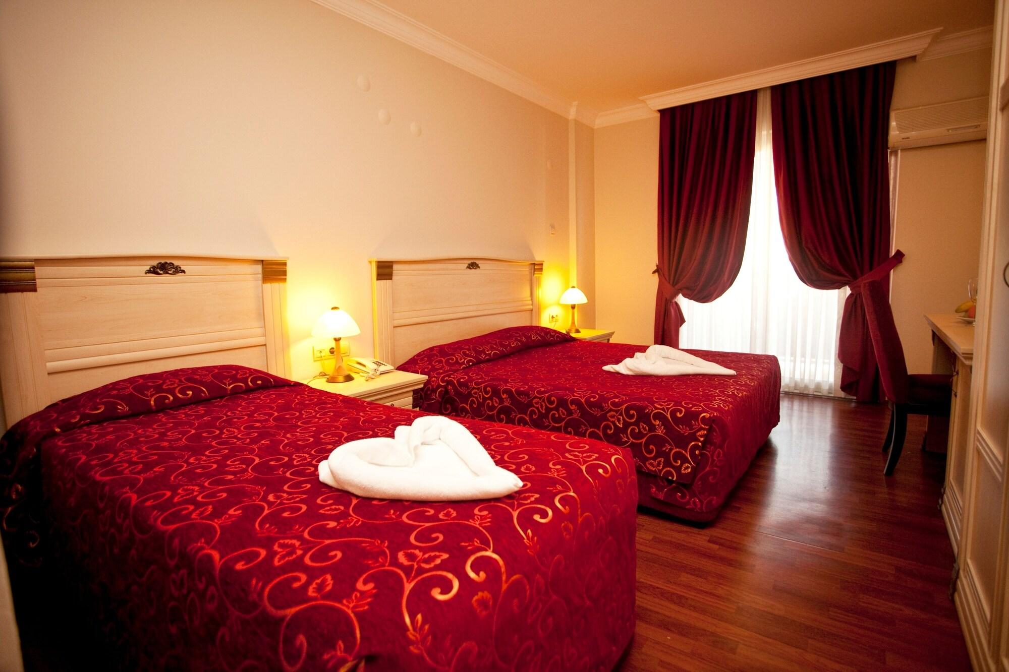 Duqqan Deluxe Hotel كوشاداسيه المظهر الخارجي الصورة