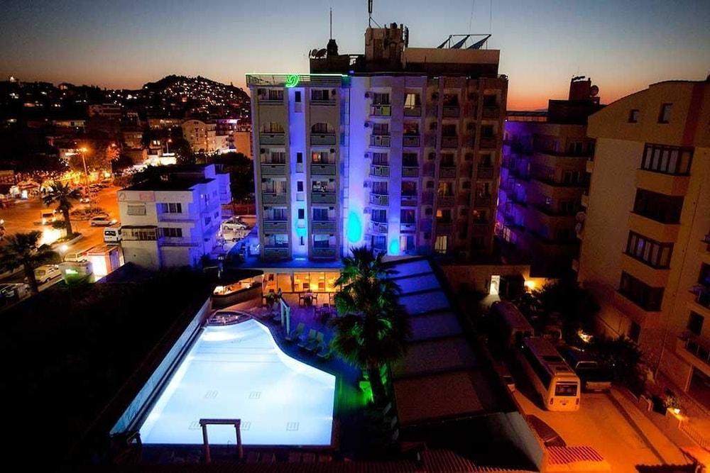 Duqqan Deluxe Hotel كوشاداسيه المظهر الخارجي الصورة